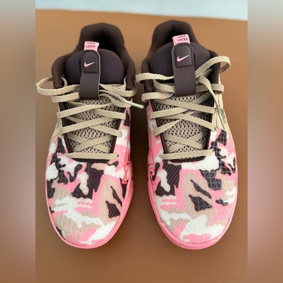 Nike Womens Metcon 8 Trainers Shoes, Hemp/Earth-Sanddrift - Picture 1 of 8